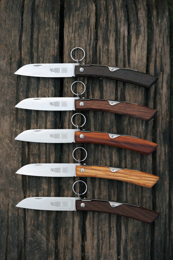 The IBEX handles combine clear, striking lines with special, finely crafted and oiled woods. Functionality and naturalness combined.